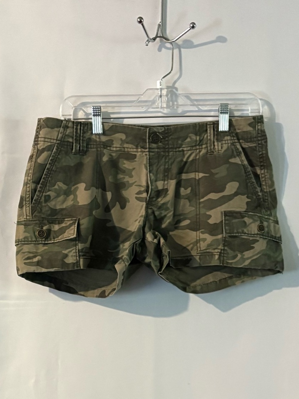 Old Navy Camo Cargo Shorts in Olive/Tan